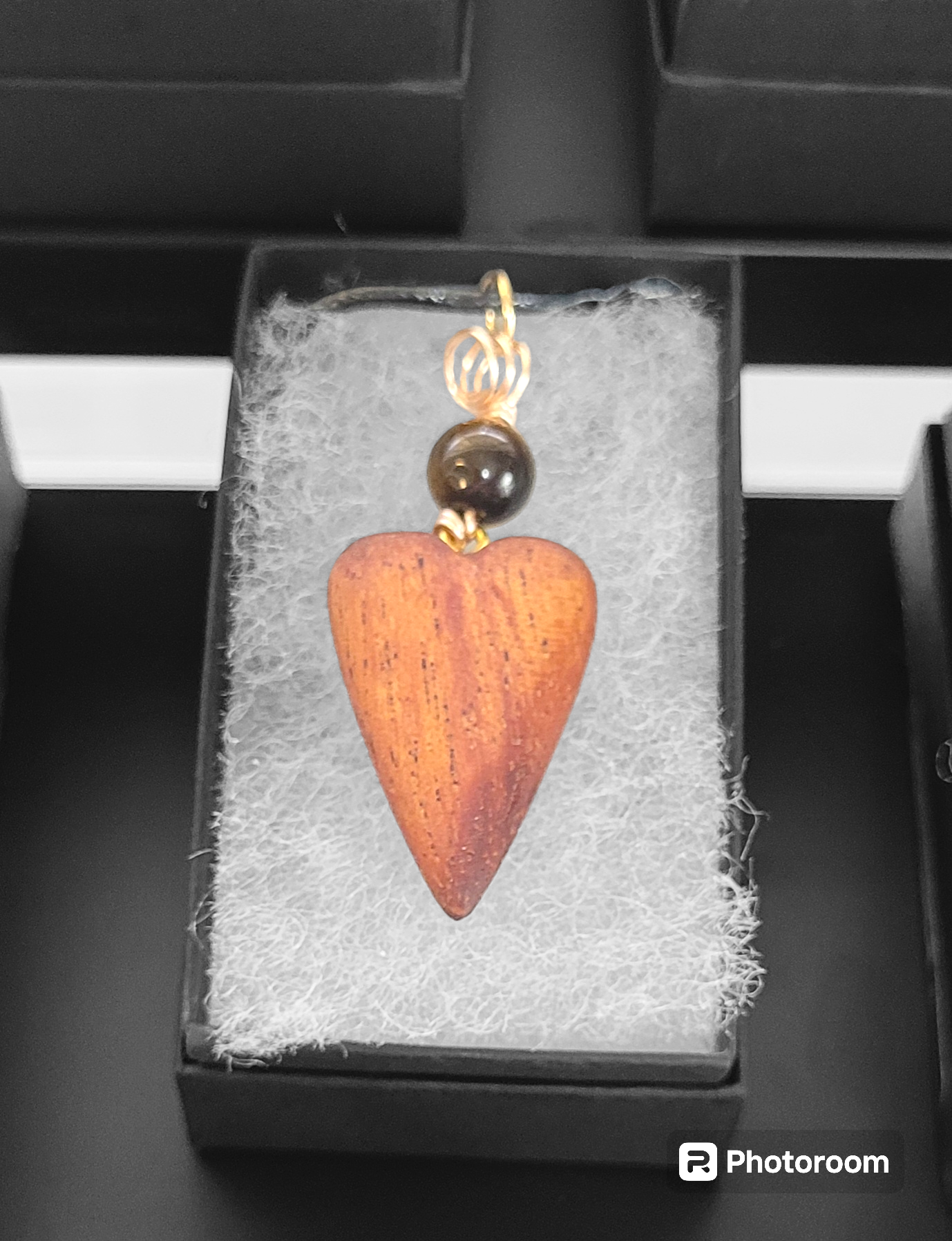 Hundurn Mahogany Heart w/Yellow Tigers Eye Stone